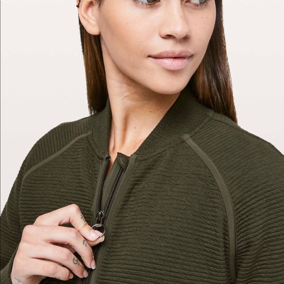 Lululemon On Repeat Bomber - Picture 2 of 6